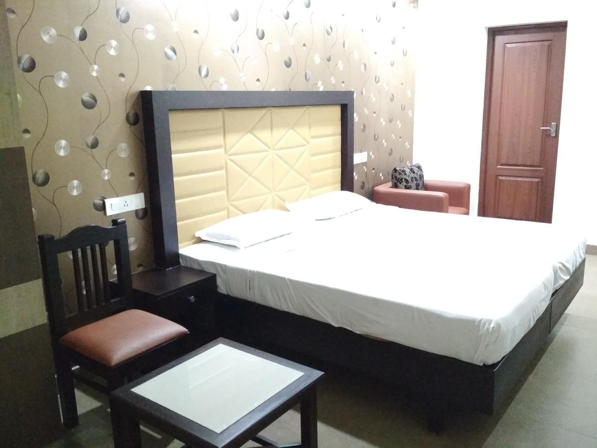 Hotel Rukmini Alwaye Exterior foto